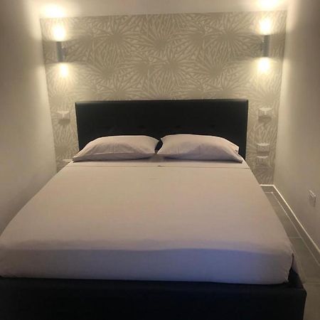 Il Rifugio Di Margo Apartment Bari Luaran gambar